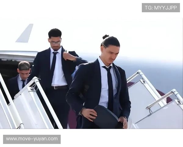 足球场上的西服风采：球星穿搭如何彰显时尚与个性